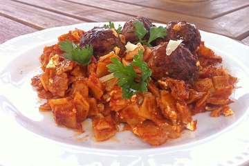 Greek Meatballs in Tomato Sauce (Keftedes Giouvetsi)